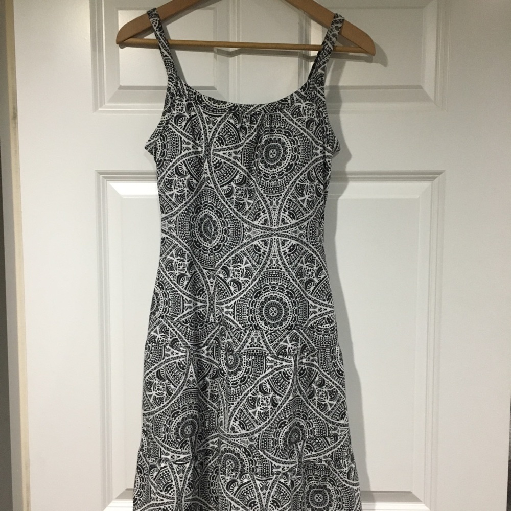Prana black and white pattern tiered dress
